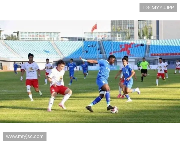 足球明星莅临镇安引发热烈反响球迷齐聚期待精彩赛事盛况